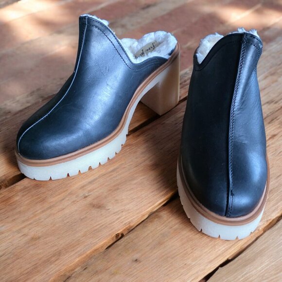 NWOT FREE PEOPLE (7.5 - 8) JAMES COZY Black Leather Faux Fur Mule - Picture 3 of 8